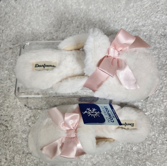 New Dearfoam Pink and White Fluffy Slippers with Satin Bows Womens Size 7 To 8 - Picture 2 of 4